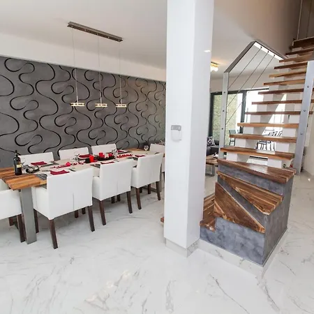 De Shery 2 Feriehus Antovo