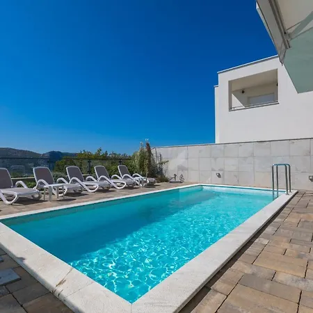 Holiday home De Shery 2 *