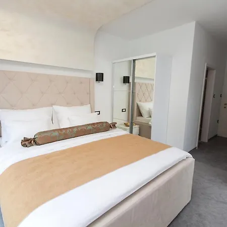 De Shery 2 Ferienhaus Antovo